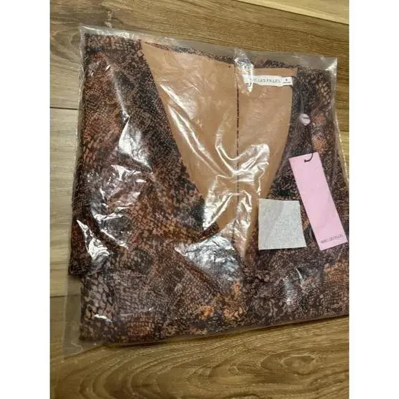 NWT! Avec Les Filles Cinched Long Sleeve Dress in Python Size 4 - Picture 3 of 5
